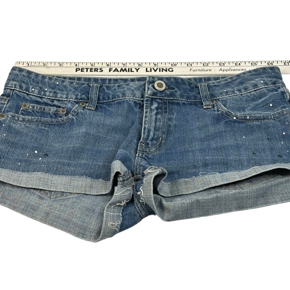 American Eagle Rolled Cuff Denim Cut Off Shorts Size 8 Tiny Paint Drops Raw Hem - Picture 4 of 9